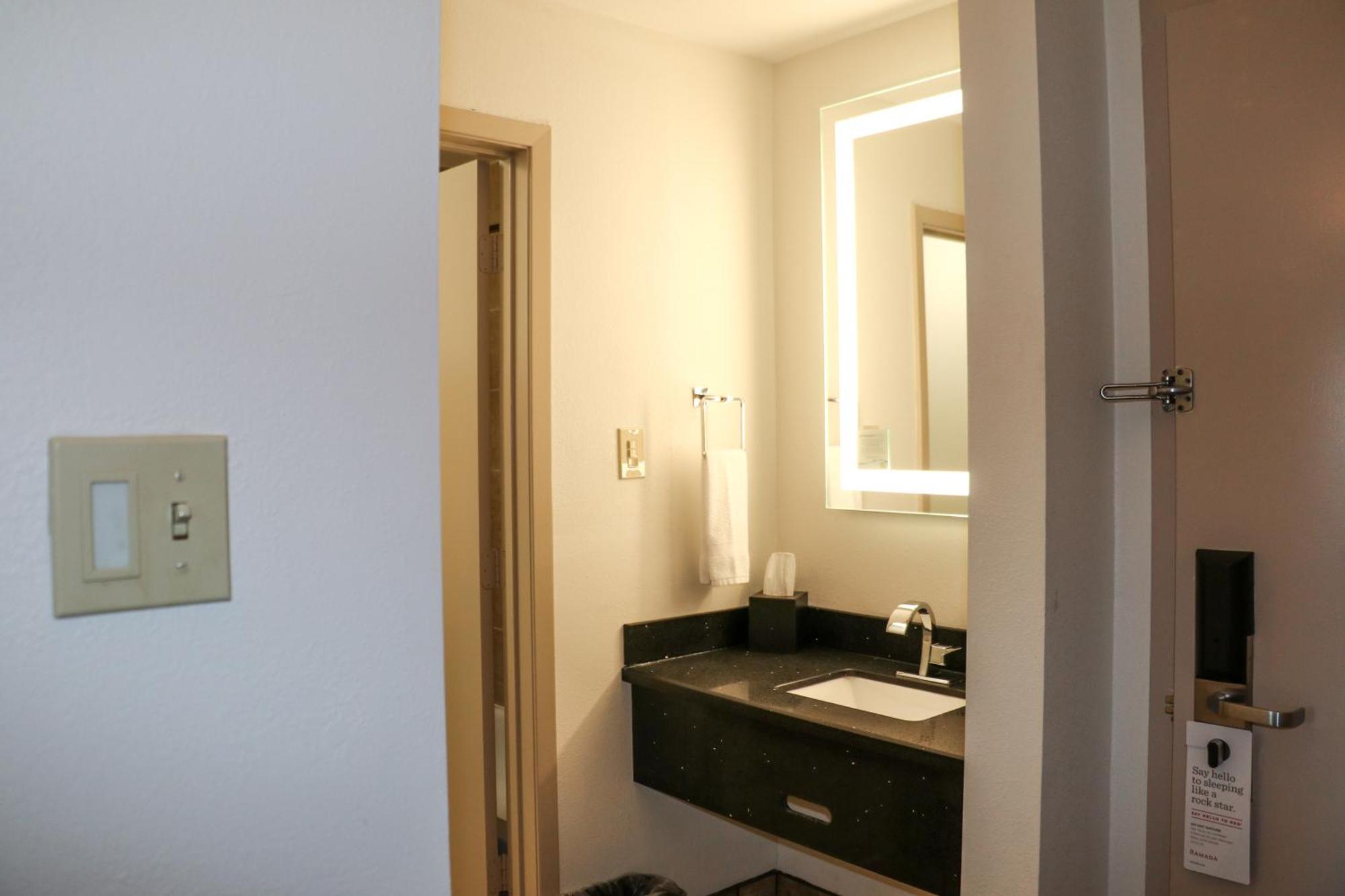 Ramada By Wyndham Del Rio Hotel Kültér fotó